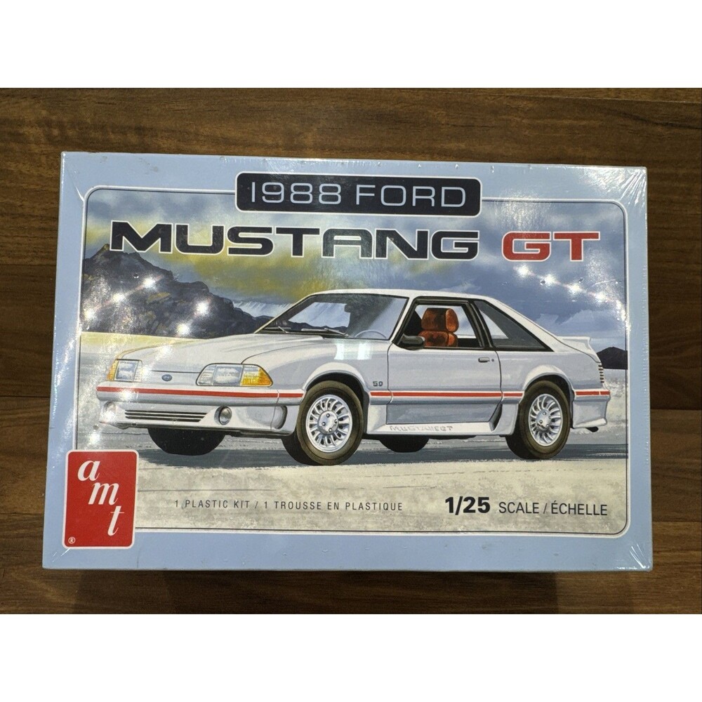 AMT 1216M 1/25 1988 F0RD Mustang